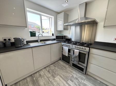 4 bedroom Detached house for sale in Frank Bodicote Way, Swadlincote, DE11