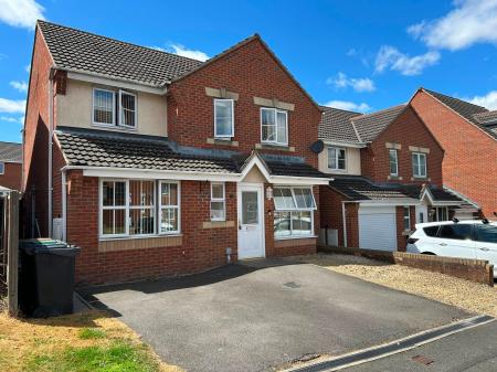4 bedroom Detached house for sale in Frank Bodicote Way, Swadlincote, DE11
