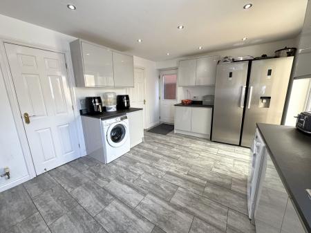 4 bedroom Detached house for sale in Frank Bodicote Way, Swadlincote, DE11