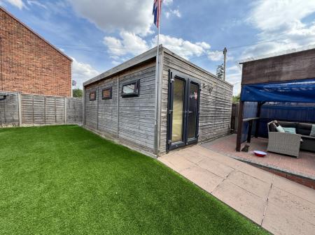 4 bedroom Detached house for sale in Holme Farm Avenue, Burton-On-Trent, DE15