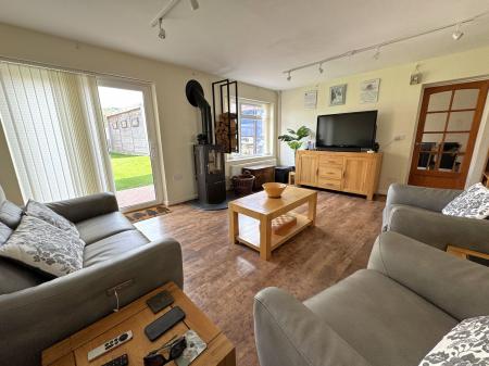 4 bedroom Detached house for sale in Holme Farm Avenue, Burton-On-Trent, DE15