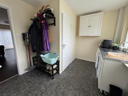 4 bedroom Detached house for sale in Holme Farm Avenue, Burton-On-Trent, DE15