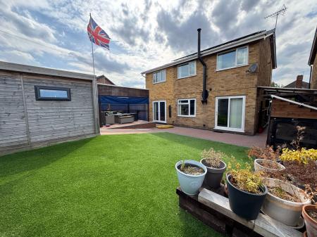 4 bedroom Detached house for sale in Holme Farm Avenue, Burton-On-Trent, DE15