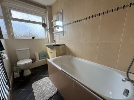4 bedroom Detached house for sale in Holme Farm Avenue, Burton-On-Trent, DE15