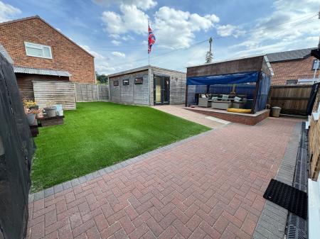 4 bedroom Detached house for sale in Holme Farm Avenue, Burton-On-Trent, DE15