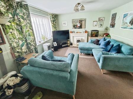 3 bedroom Semi-detached house for sale in Wheatlands Road, Burton-On-Trent, DE15