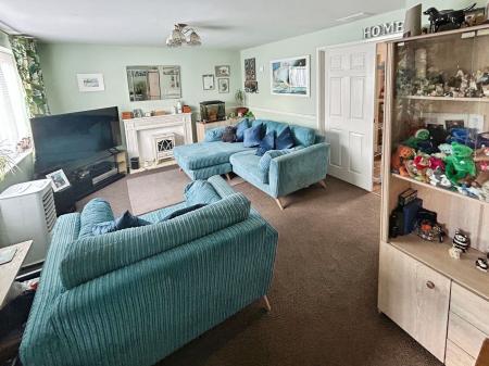 3 bedroom Semi-detached house for sale in Wheatlands Road, Burton-On-Trent, DE15
