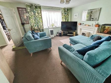 3 bedroom Semi-detached house for sale in Wheatlands Road, Burton-On-Trent, DE15