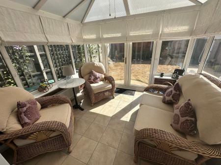 2 bedroom Detached bungalow for sale in Dalebrook Road, Burton-On-Trent, DE15