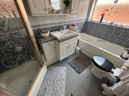 2 bedroom Detached bungalow for sale in Dalebrook Road, Burton-On-Trent, DE15