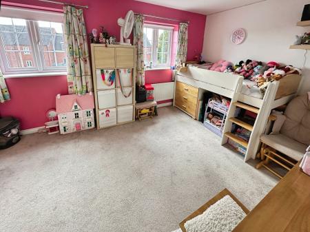 4 bedroom Semi-detached house for sale in Brunel Way, Church Gresley, DE11