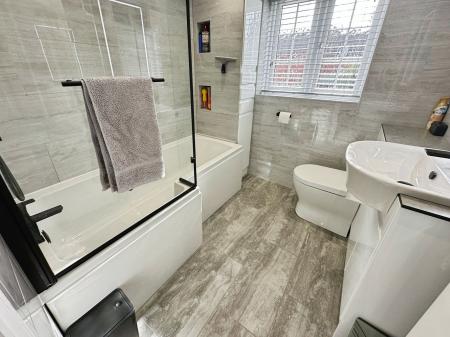 4 bedroom Semi-detached house for sale in Brunel Way, Church Gresley, DE11