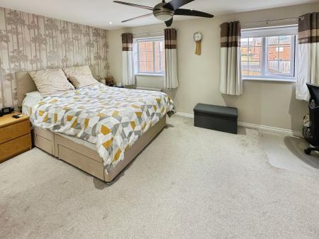 4 bedroom Semi-detached house for sale in Brunel Way, Church Gresley, DE11