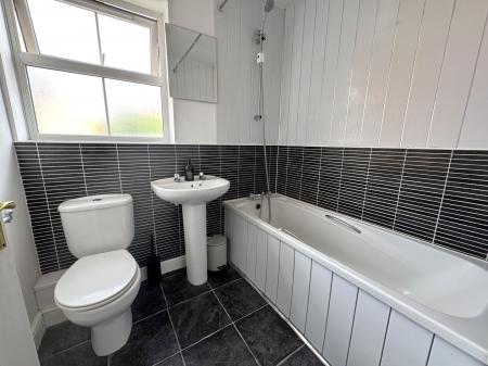 4 bedroom Semi-detached house for sale in Woodyard Close, Castle Gresley, DE11
