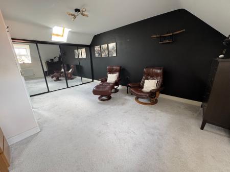 4 bedroom Semi-detached house for sale in Woodyard Close, Castle Gresley, DE11