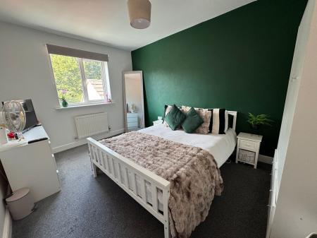 4 bedroom Semi-detached house for sale in Woodyard Close, Castle Gresley, DE11