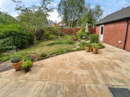 4 bedroom Detached house for sale in Wilson Way, Burton-On-Trent, DE13