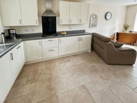 4 bedroom Detached house for sale in Wilson Way, Burton-On-Trent, DE13