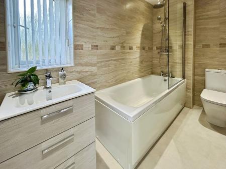 4 bedroom Detached house for sale in Wilson Way, Burton-On-Trent, DE13