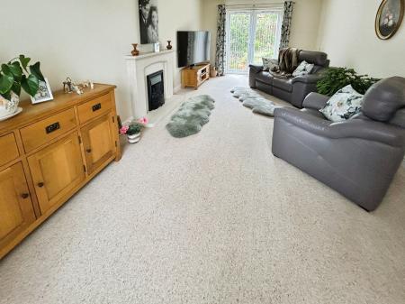 4 bedroom Detached house for sale in Wilson Way, Burton-On-Trent, DE13