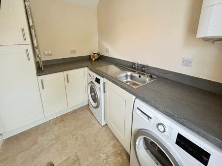 4 bedroom Detached house for sale in Wilson Way, Burton-On-Trent, DE13