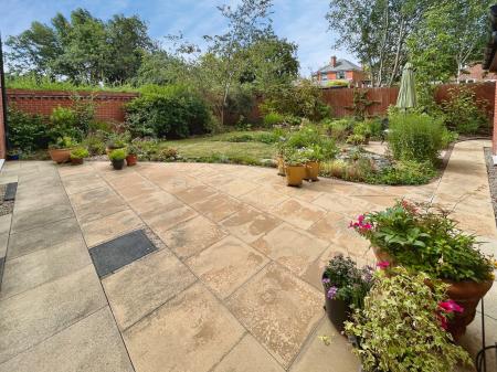 4 bedroom Detached house for sale in Wilson Way, Burton-On-Trent, DE13