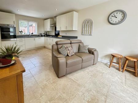4 bedroom Detached house for sale in Wilson Way, Burton-On-Trent, DE13