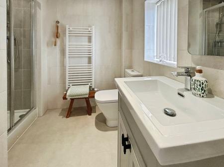4 bedroom Detached house for sale in Wilson Way, Burton-On-Trent, DE13
