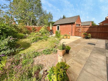 4 bedroom Detached house for sale in Wilson Way, Burton-On-Trent, DE13