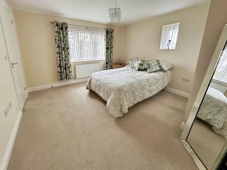 4 bedroom Detached house for sale in Wilson Way, Burton-On-Trent, DE13