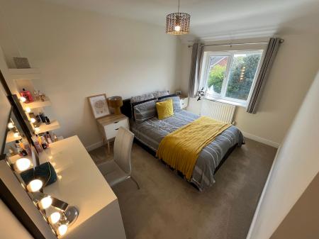3 bedroom Semi-detached house to let in Castle Close, Stretton, DE13