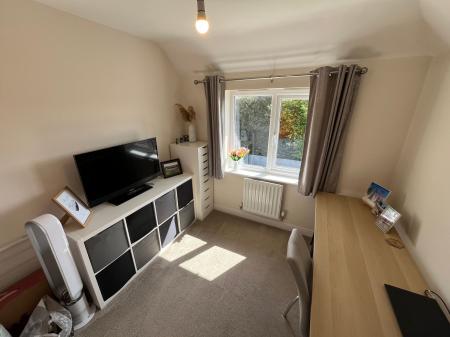3 bedroom Semi-detached house to let in Castle Close, Stretton, DE13