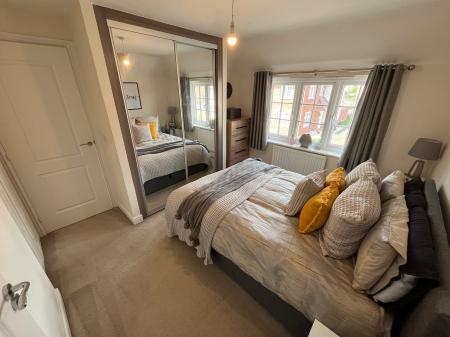 3 bedroom Semi-detached house to let in Castle Close, Stretton, DE13