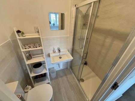 3 bedroom Semi-detached house to let in Castle Close, Stretton, DE13