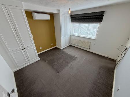 3 bedroom Detached house to let in Home Farm Court, Castle Gresley, DE11