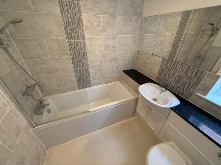 3 bedroom Detached house to let in Home Farm Court, Castle Gresley, DE11