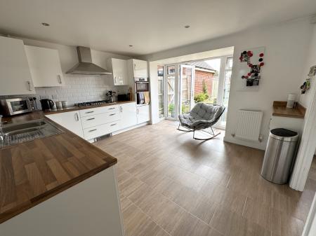 4 bedroom Detached house for sale in Galloway Road, Drakelow, DE15