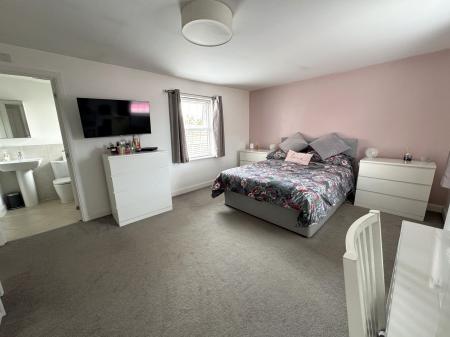 4 bedroom Detached house for sale in Galloway Road, Drakelow, DE15