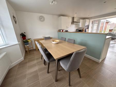 4 bedroom Detached house for sale in Galloway Road, Drakelow, DE15