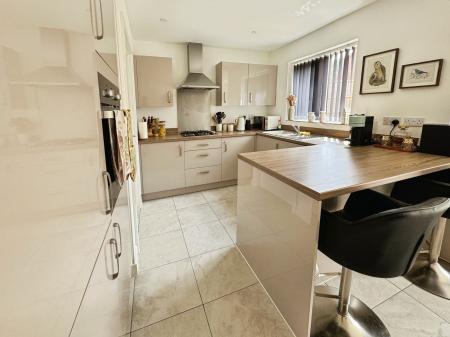 3 bedroom Detached house for sale in Crampton Close, Midway, DE11