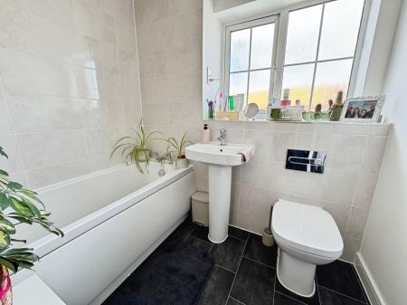 3 bedroom Detached house for sale in Crampton Close, Midway, DE11
