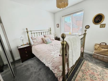 3 bedroom Detached house for sale in Crampton Close, Midway, DE11