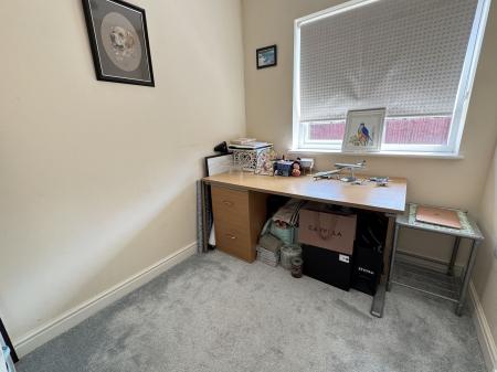 3 bedroom Terraced House for sale in Kent Way, Church Gresley, DE11