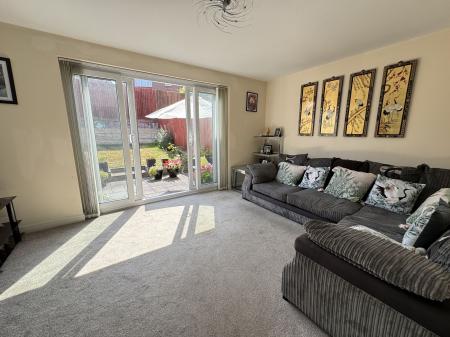 3 bedroom Terraced House for sale in Kent Way, Church Gresley, DE11