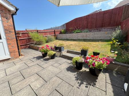 3 bedroom Terraced House for sale in Kent Way, Church Gresley, DE11