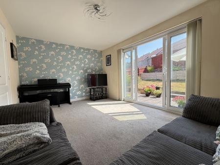 3 bedroom Terraced House for sale in Kent Way, Church Gresley, DE11