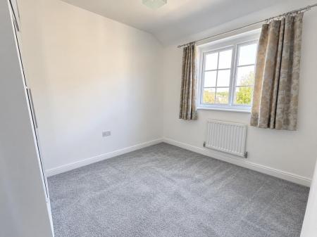 3 bedroom Terraced House for sale in Kent Way, Church Gresley, DE11