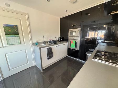3 bedroom Terraced House for sale in Kent Way, Church Gresley, DE11