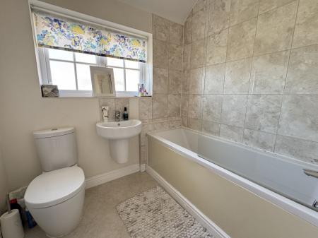 3 bedroom Terraced House for sale in Kent Way, Church Gresley, DE11