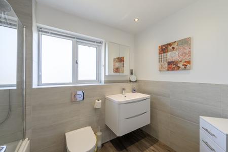 4 bedroom Detached house to let in Daybell Road, Moira, DE12